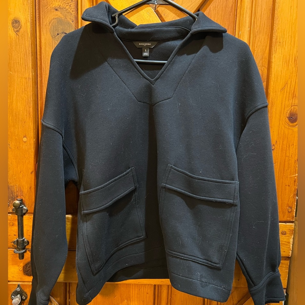 Banana Republic Sweater. Size Small.